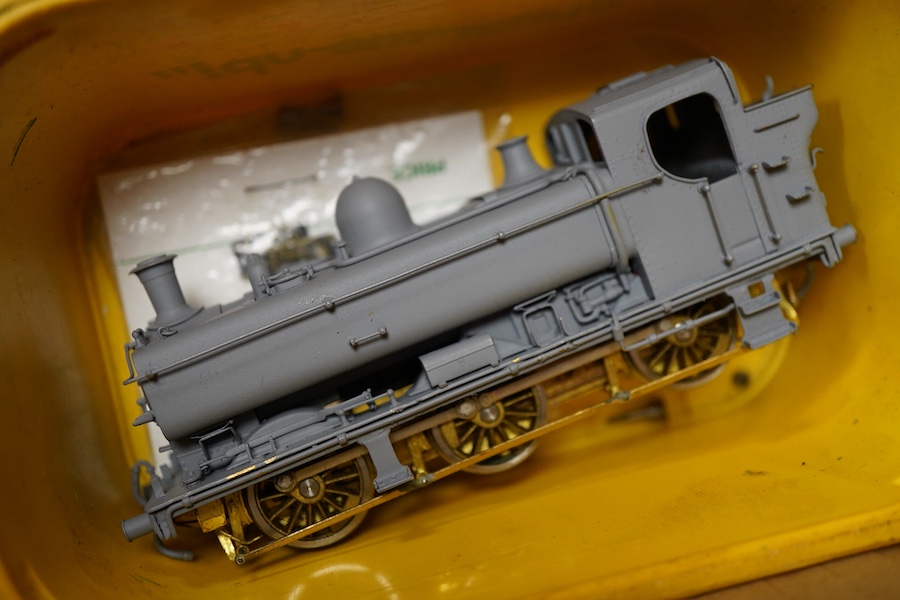 Six EM gauge Southern Railway kit built locomotives; two class 57xx 0-6-0PT, an SR class N15, 763, a Wills Finecast kit for an SR Schools Class, a part built GWR 2-6-0, and a part built kit for a 4-4-0 tender locomotive